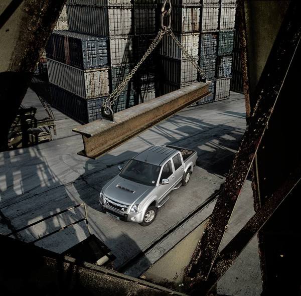 Photograph Carl Lyttle Isuzu Crane on One Eyeland